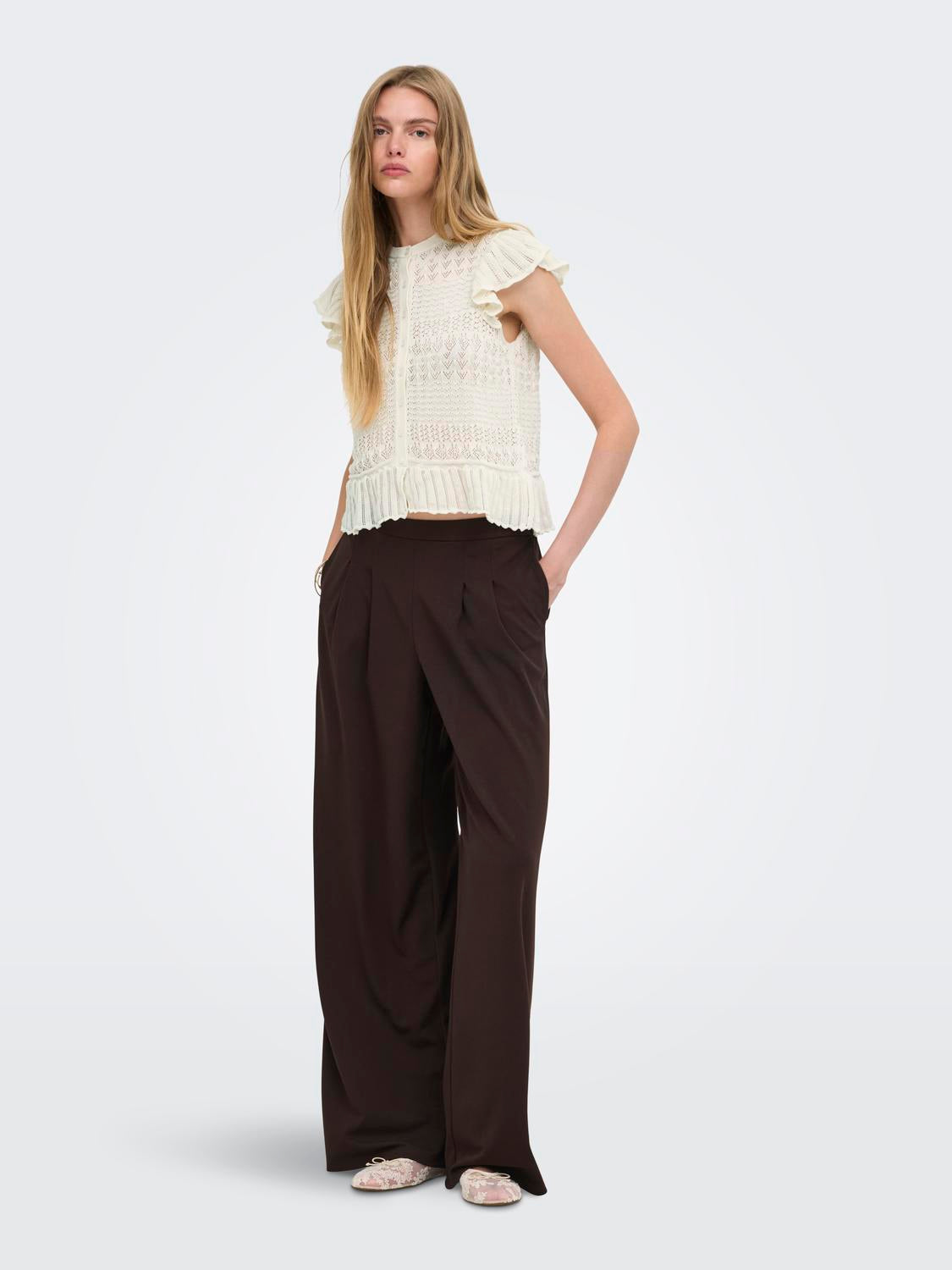 model_shot-front_full